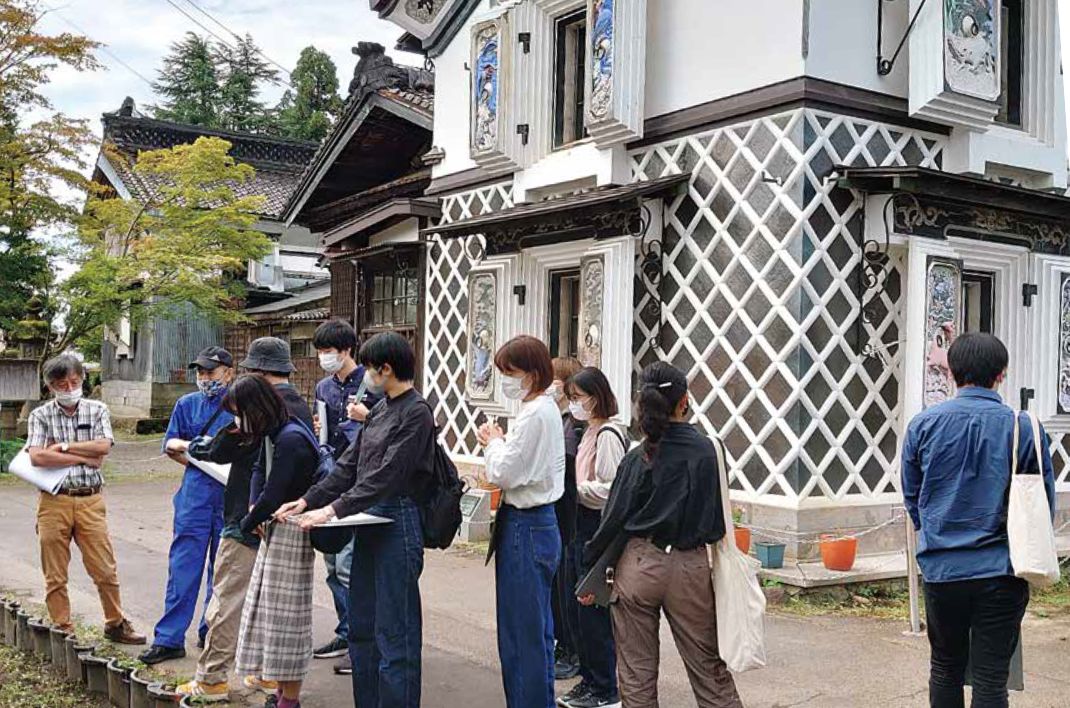 ラオスの美しい品々をデザインで魅せる。