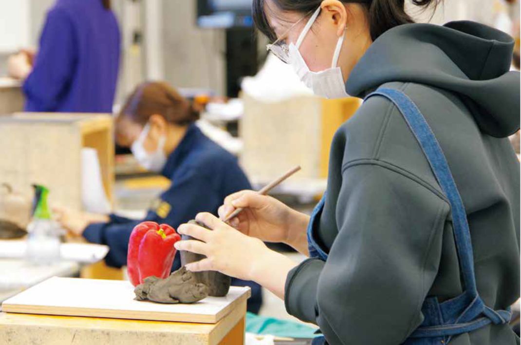 ラオスの美しい品々をデザインで魅せる